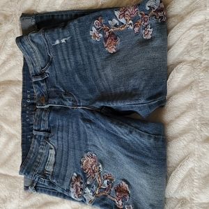✨️MOVING SALE!✨️ WHBM Size 2 Floral Straight Leg Cutoff Jeans